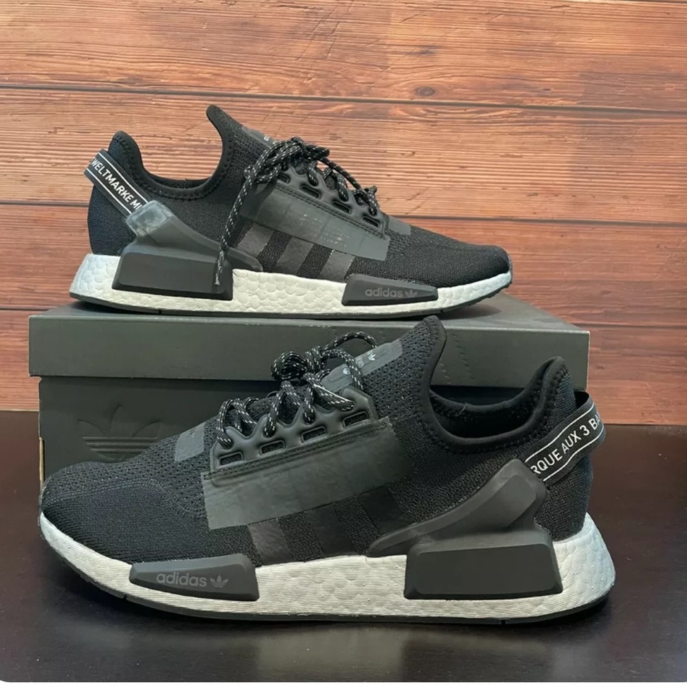 Adidas NMD_R1 V2 'Silver Boost' Women's Core Black Running Sneakers  size 8